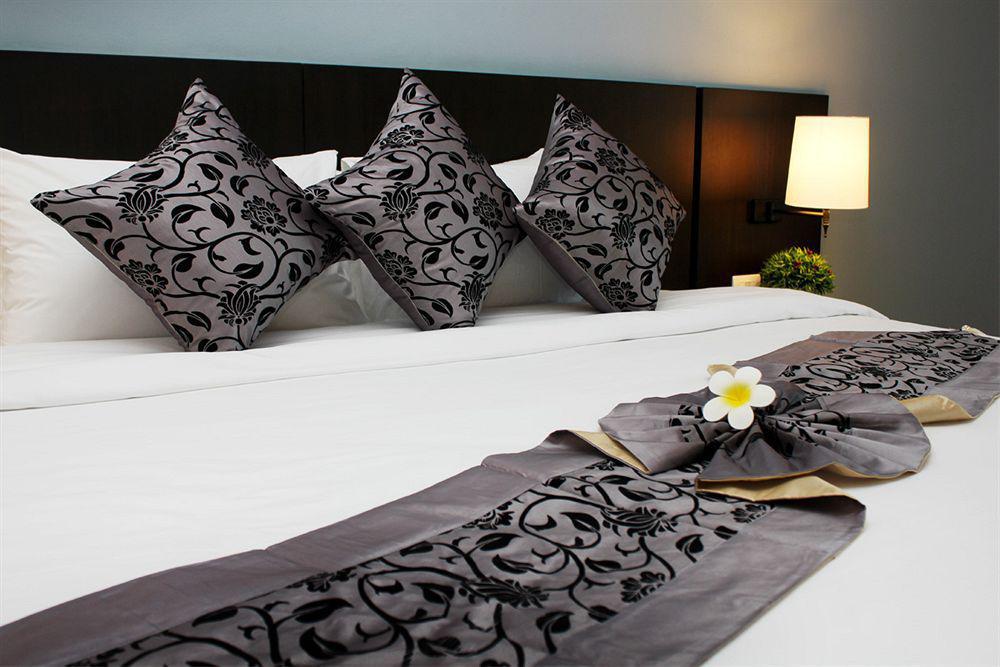 Simplitel Hotel Karon Luaran gambar